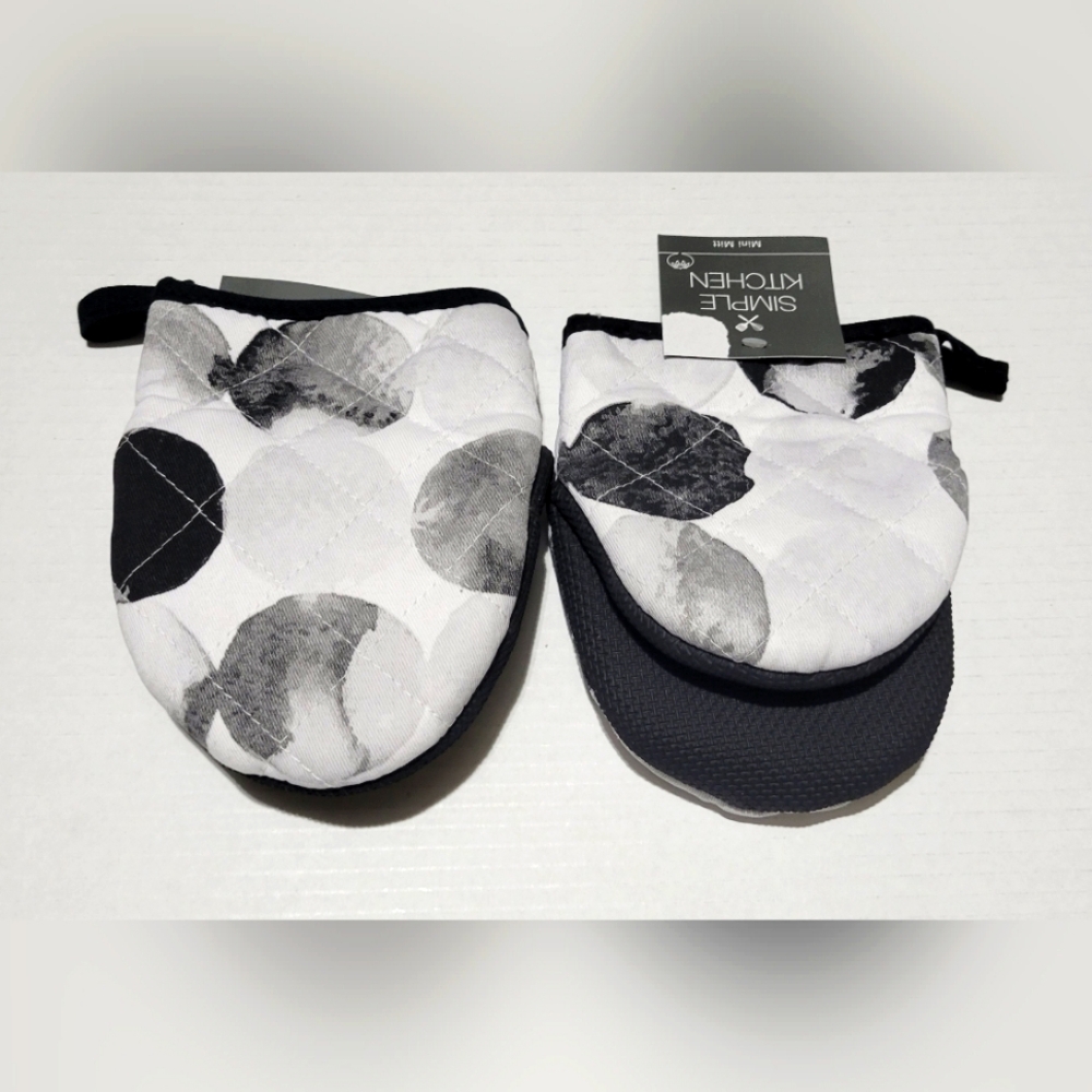 2 Piece Multi-Colored Mini Oven Mitts